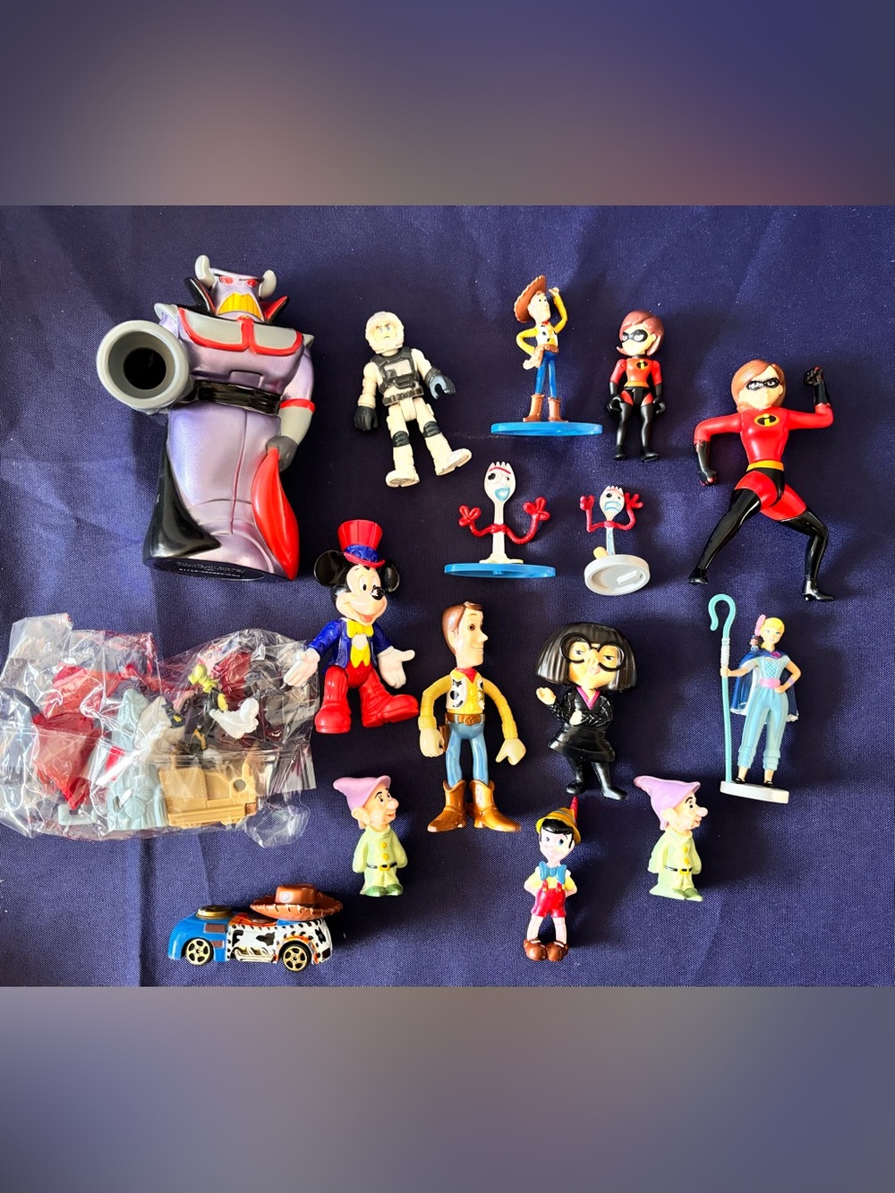 Disney Pixar 16+ Toy Lot Woody Mickey Incredibles Forky Zurg Pinocchio Mixed Bag